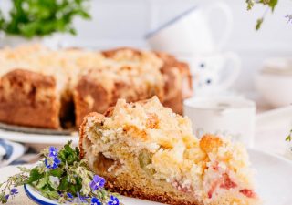 Ciasto z rabarbarem i kruszonką