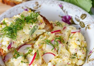 Pasta z rzodkiewki i sera żółtego